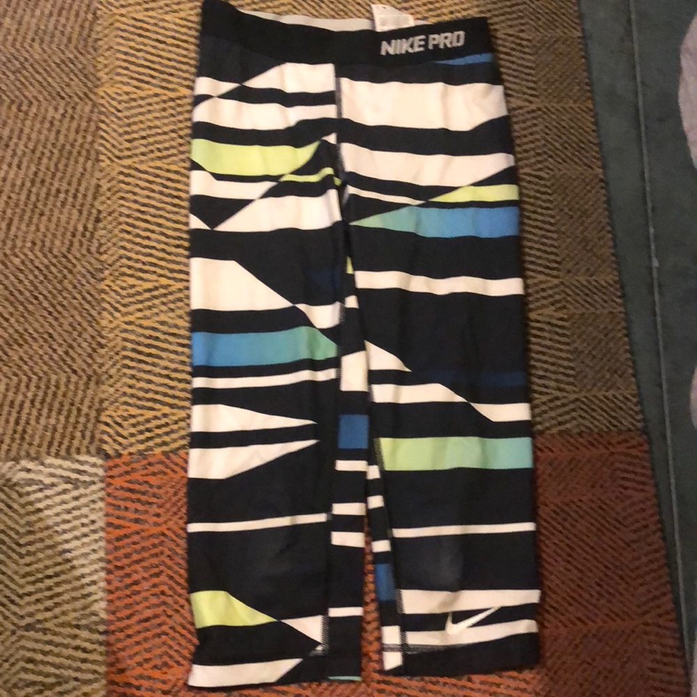 Nike pro xs legging crops.